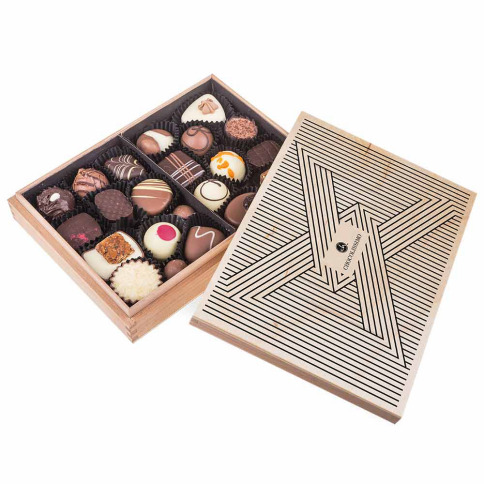 Praline in cutie de lemn