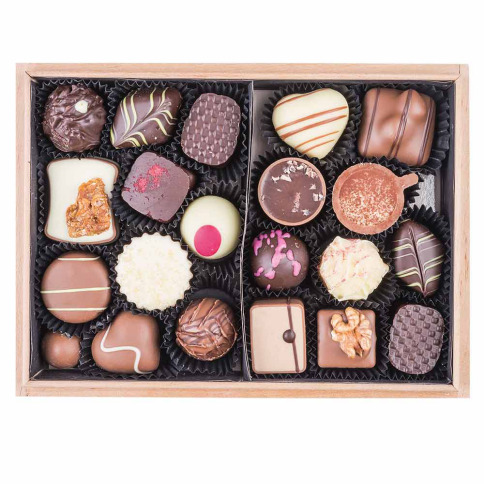 Praline in cutie de lemn