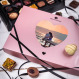 Cutie cu praline din ciocolata Postcard Midi Love.