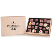 praline in cutie de lemn